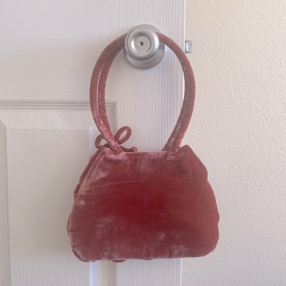 Vintage inspired handbag. - Picture 2 of 6